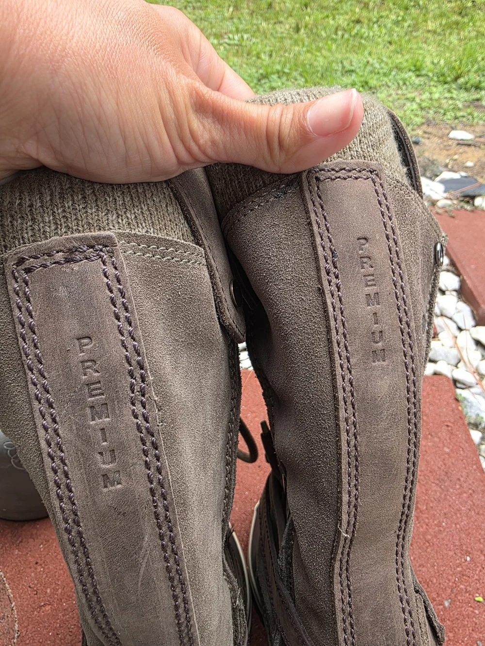 Sorel Women's Brown and Black Winter Duck Boots with Maroon Trim Size 6.5 Used.